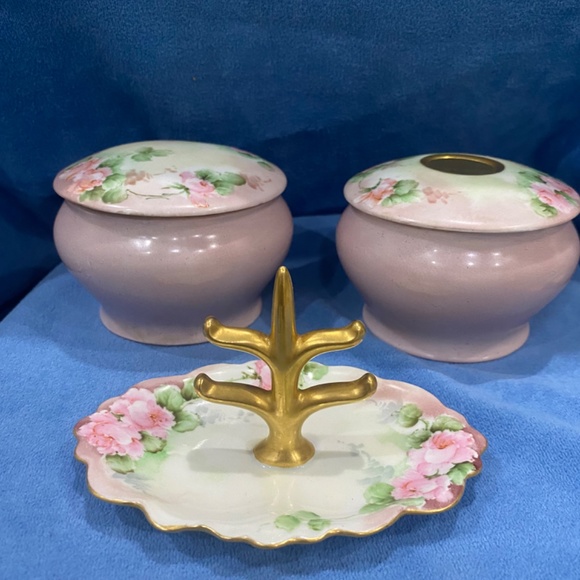 Vintage, ceramic hand painted, 3 piece vanity set. - Picture 4 of 15